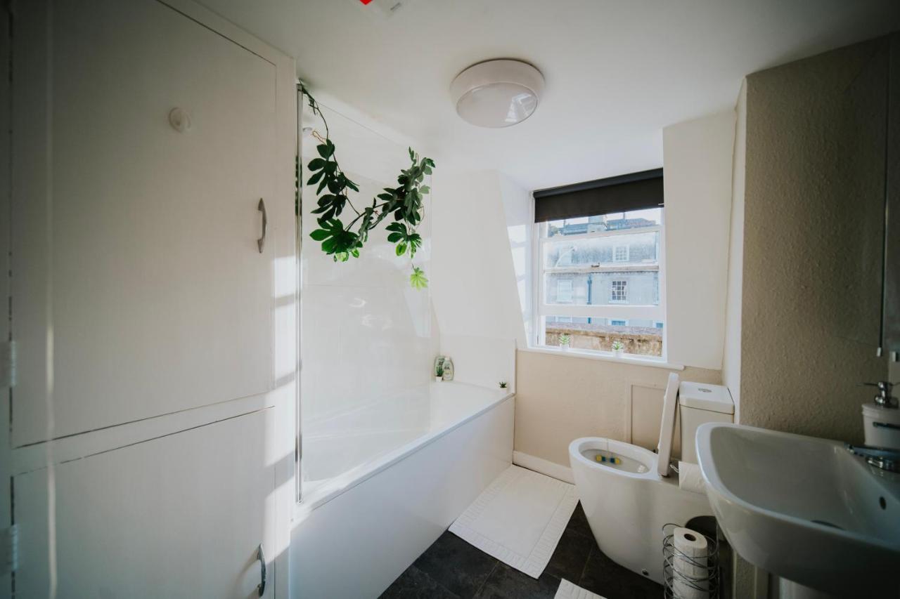 Roman Penthouse- City Skyline Views, 4K Tvs, 5G Wifi And More! Apartment บาธ ภายนอก รูปภาพ