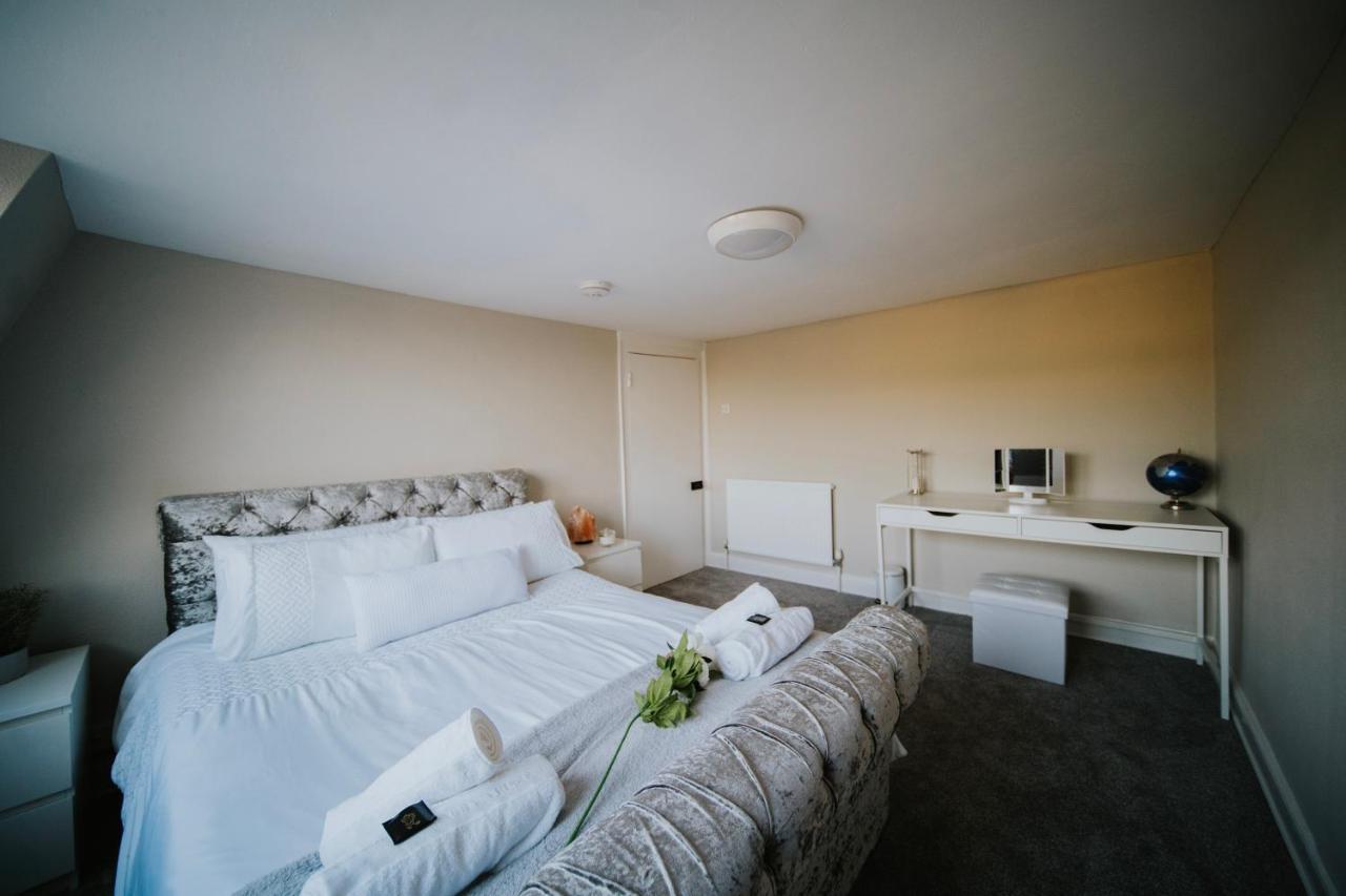 Roman Penthouse- City Skyline Views, 4K Tvs, 5G Wifi And More! Apartment บาธ ภายนอก รูปภาพ