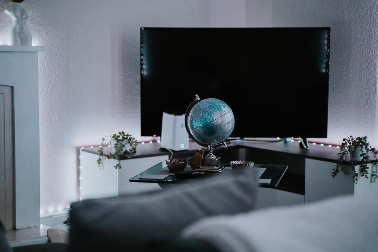 Roman Penthouse- City Skyline Views, 4K Tvs, 5G Wifi And More! Apartment บาธ ภายนอก รูปภาพ