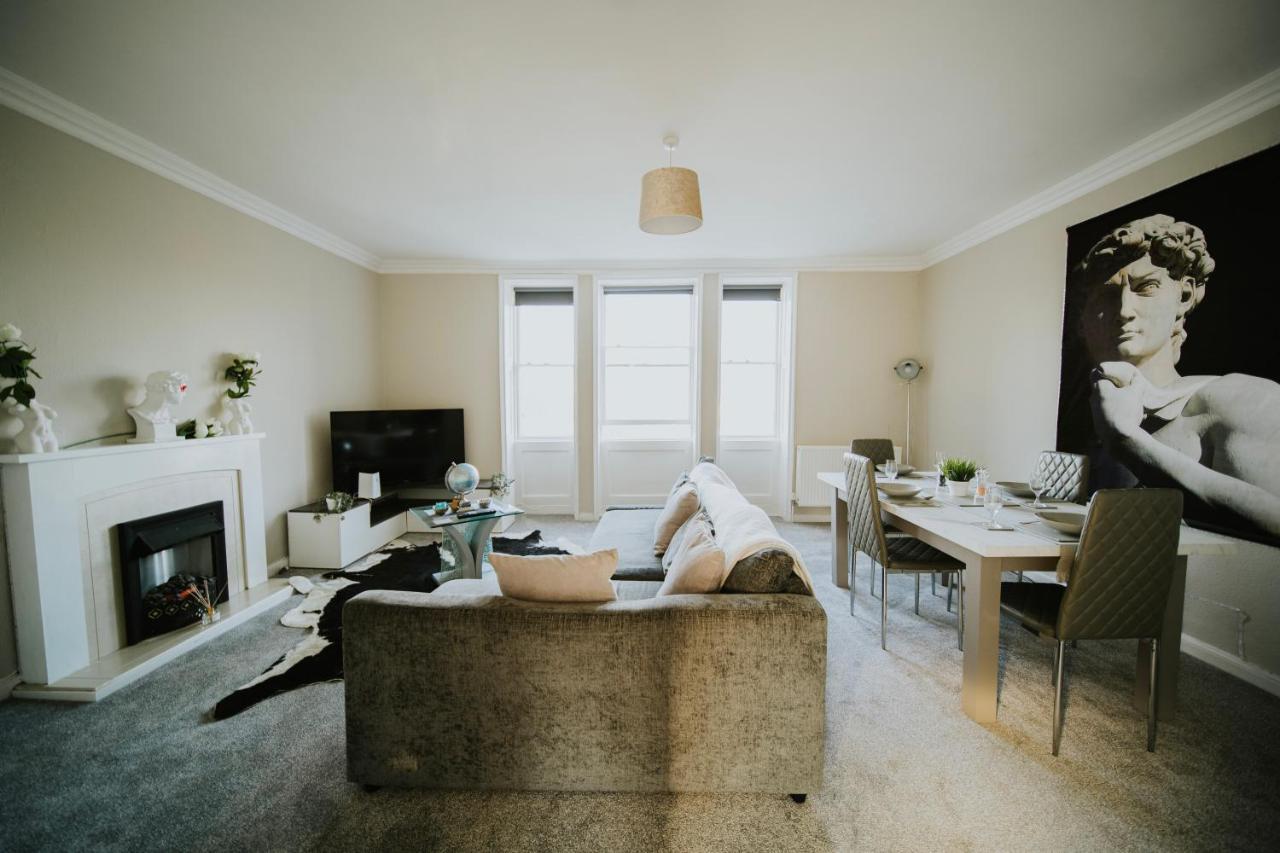 Roman Penthouse- City Skyline Views, 4K Tvs, 5G Wifi And More! Apartment บาธ ภายนอก รูปภาพ